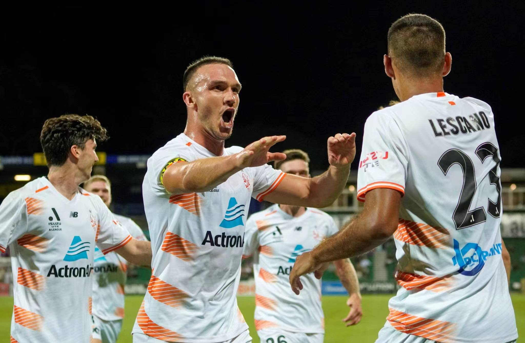 爱游戏官网-穆古鲁扎重返赛场，出色防守首场状态出色，澳大利亚队观众沸腾！-爱游戏官网